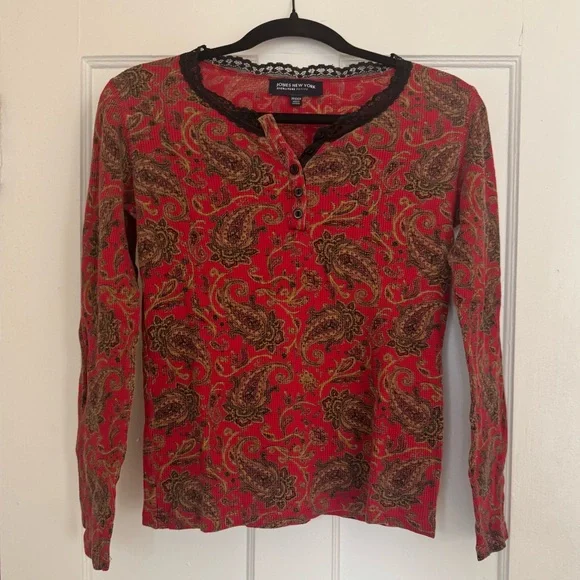 Jones New York Red Paisley Waffle Knit Top - Picture 2 of 3